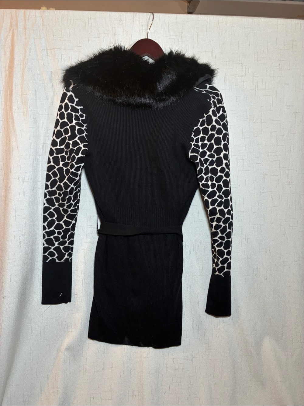 Cache Black & White Giraffe Print Cardigan with Faux Fur Shawl Collar| Old Money - Picture 6 of 6